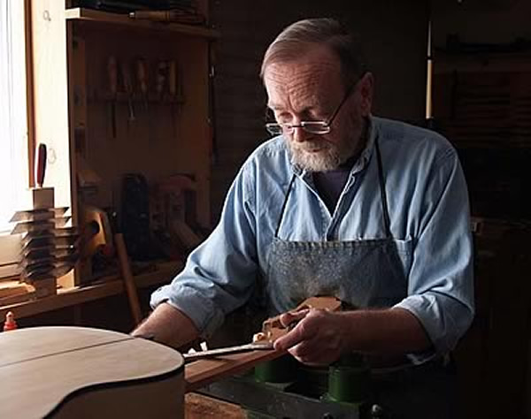 Oskar carving classical neck